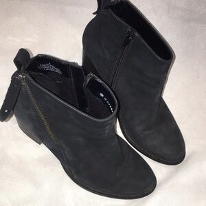 Blondo Waterproof Black Leather Ankle Boots | Size 8